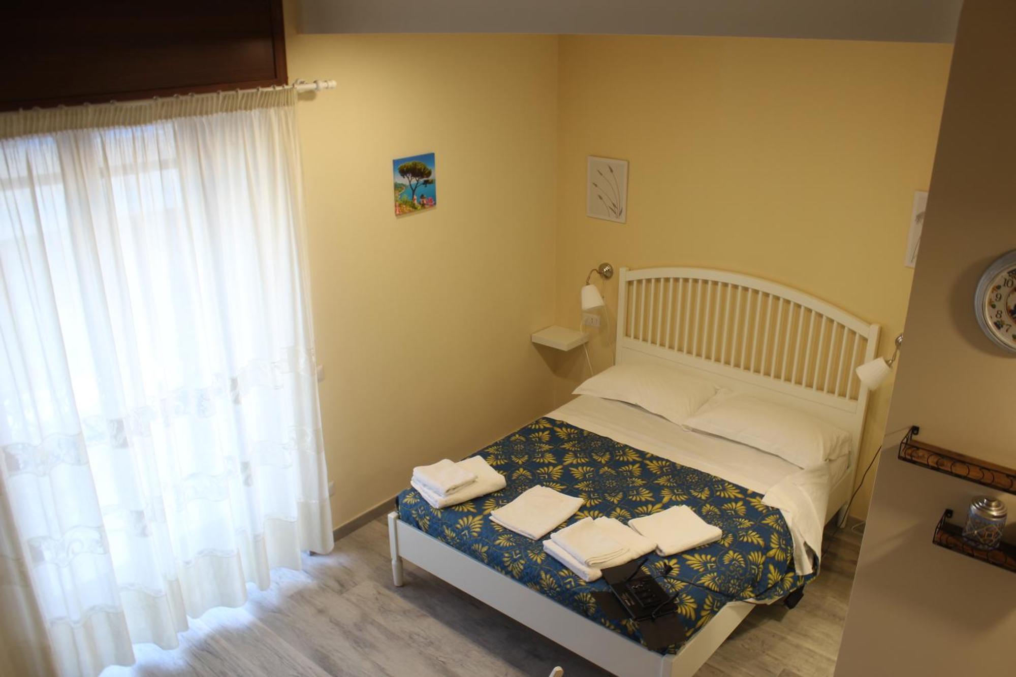Elena House * Napels